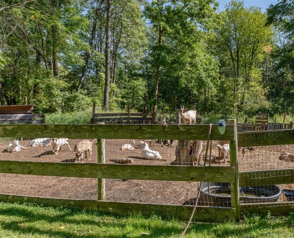28 Buck Lane, Saugerties, NY 12477