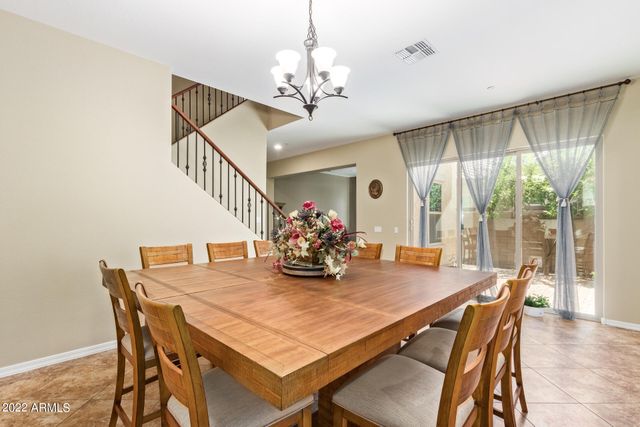 882 E Parkview Drive, Gilbert, AZ 85295