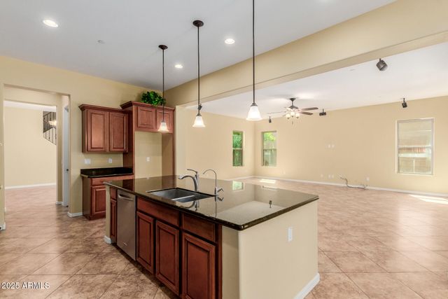 882 E Parkview Drive, Gilbert, AZ 85295