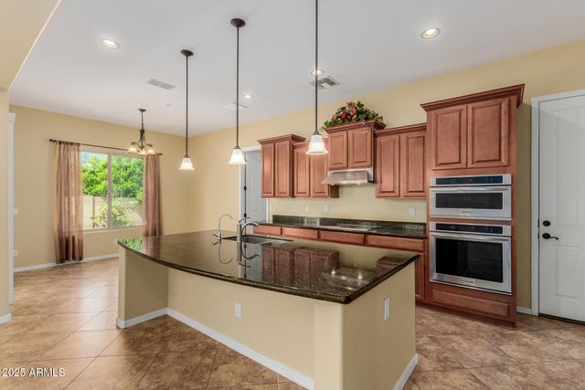 882 E Parkview Drive, Gilbert, AZ 85295