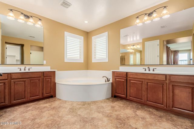 882 E Parkview Drive, Gilbert, AZ 85295