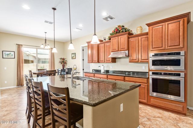 882 E Parkview Drive, Gilbert, AZ 85295