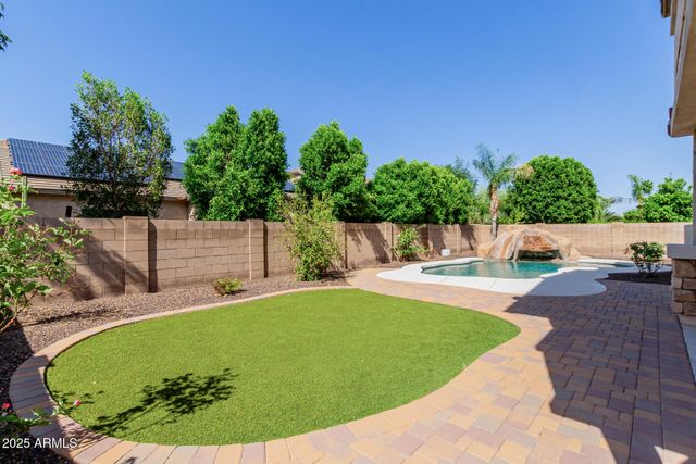 882 E Parkview Drive, Gilbert, AZ 85295
