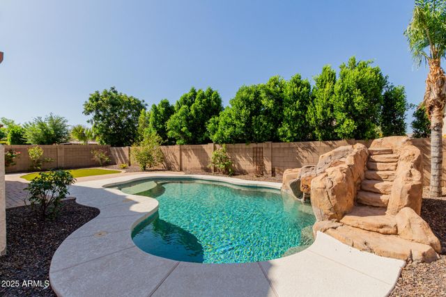 882 E Parkview Drive, Gilbert, AZ 85295