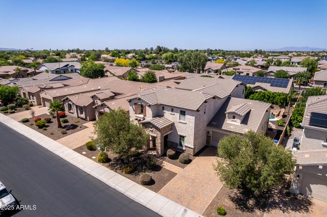 882 E Parkview Drive, Gilbert, AZ 85295