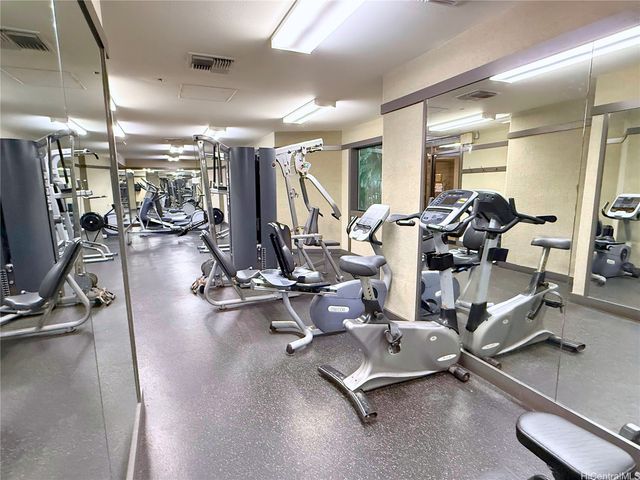 521 Hahaione Street 2-10G, Honolulu, HI 96825