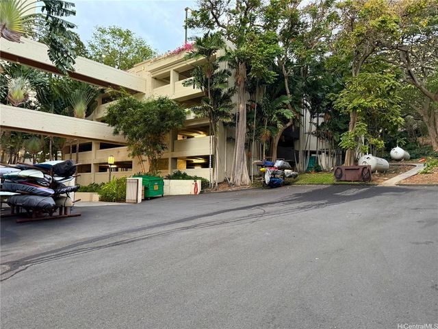 521 Hahaione Street 2-10G, Honolulu, HI 96825
