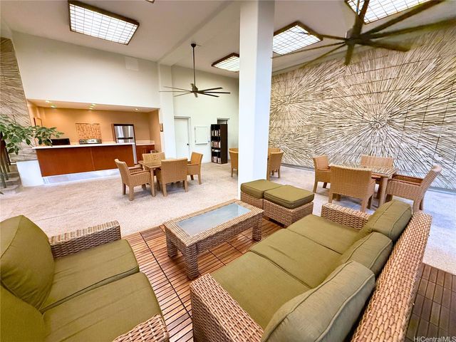 521 Hahaione Street 2-10G, Honolulu, HI 96825