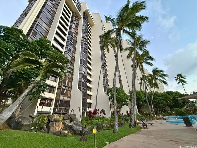 521 Hahaione Street 2-10G, Honolulu, HI 96825