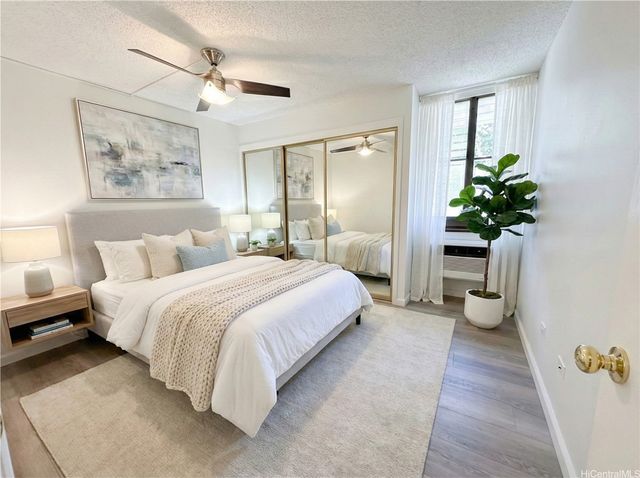 521 Hahaione Street 2-10G, Honolulu, HI 96825