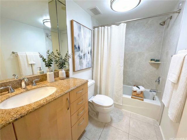 521 Hahaione Street 2-10G, Honolulu, HI 96825