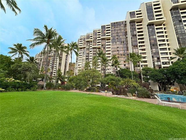 521 Hahaione Street 2-10G, Honolulu, HI 96825