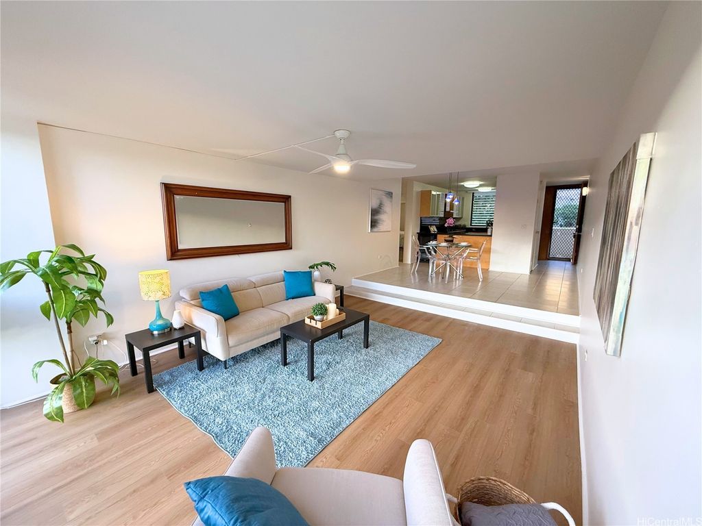 521 Hahaione Street 2-10G, Honolulu, HI 96825
