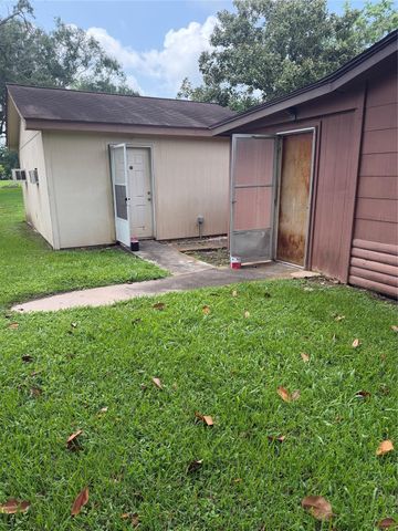 139 Scout Road, Jones Creek, TX 77541