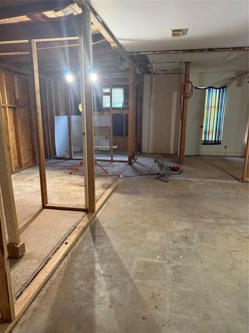 139 Scout Road, Jones Creek, TX 77541
