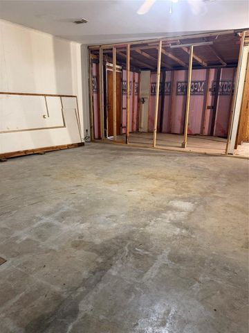 139 Scout Road, Jones Creek, TX 77541