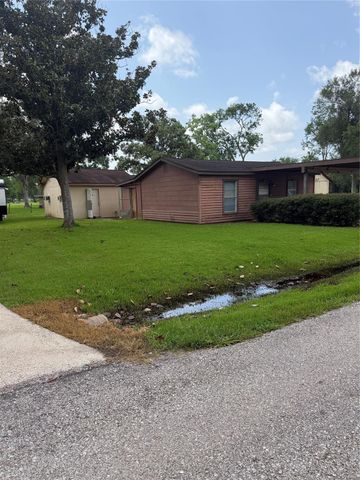 139 Scout Road, Jones Creek, TX 77541