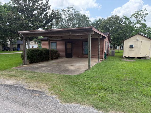 139 Scout Road, Jones Creek, TX 77541