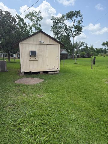 139 Scout Road, Jones Creek, TX 77541