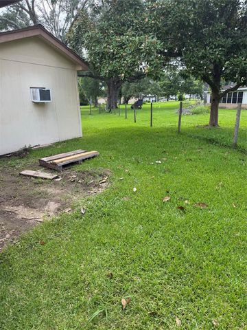 139 Scout Road, Jones Creek, TX 77541