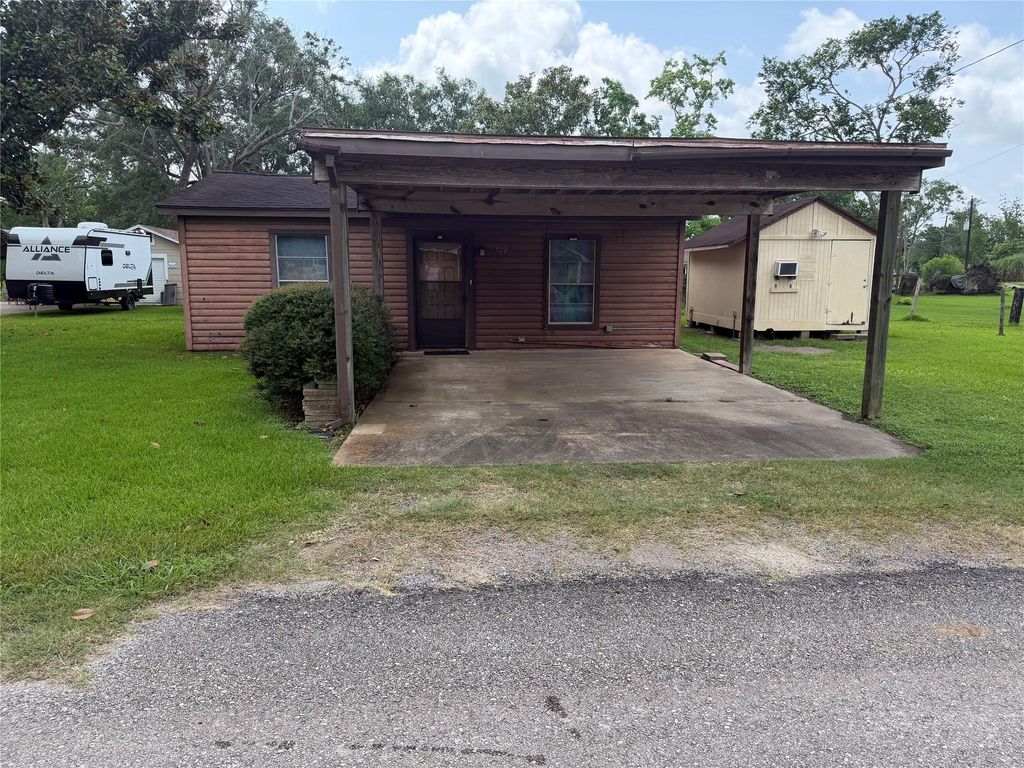 139 Scout Road, Jones Creek, TX 77541