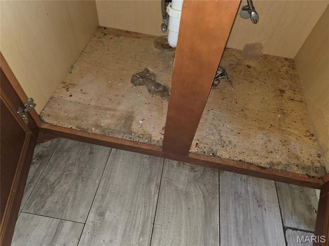 8015 Allen Avenue, St Louis, MO 63114