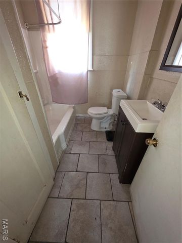 8015 Allen Avenue, St Louis, MO 63114