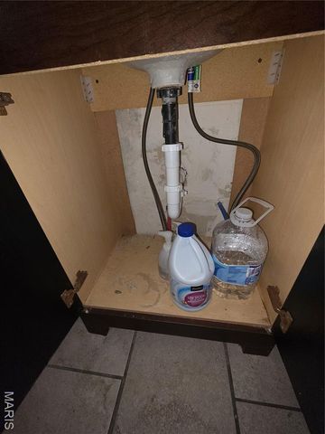 8015 Allen Avenue, St Louis, MO 63114