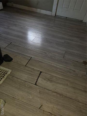 8015 Allen Avenue, St Louis, MO 63114