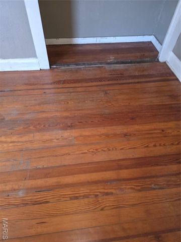 8015 Allen Avenue, St Louis, MO 63114