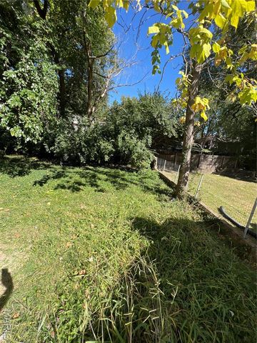 8015 Allen Avenue, St Louis, MO 63114