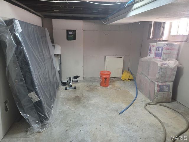 8015 Allen Avenue, St Louis, MO 63114