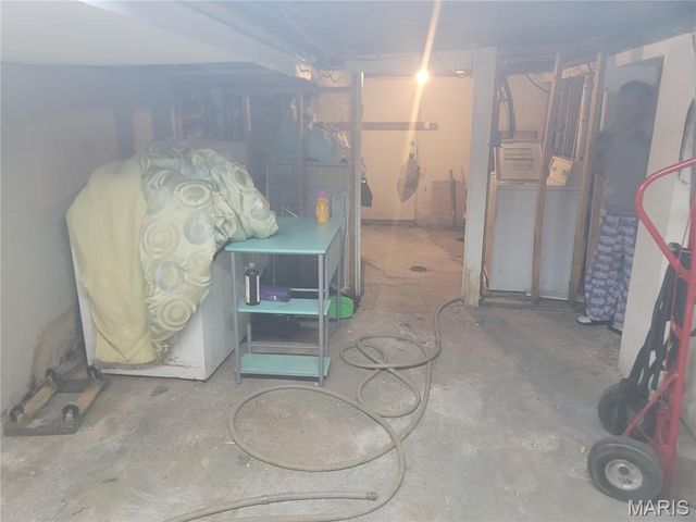 8015 Allen Avenue, St Louis, MO 63114