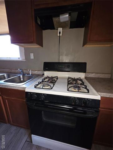 8015 Allen Avenue, St Louis, MO 63114