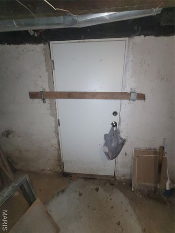 8015 Allen Avenue, St Louis, MO 63114