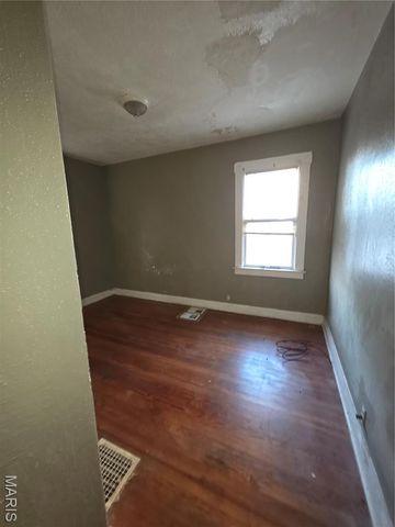 8015 Allen Avenue, St Louis, MO 63114