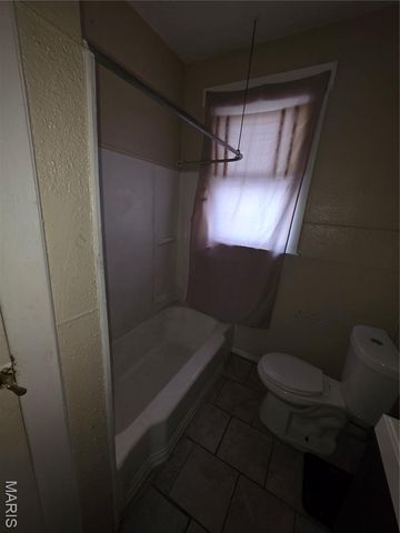 8015 Allen Avenue, St Louis, MO 63114