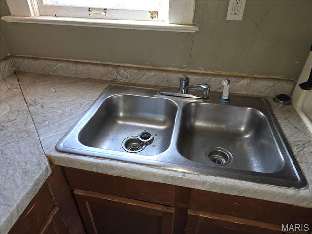 8015 Allen Avenue, St Louis, MO 63114