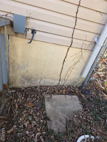 8015 Allen Avenue, St Louis, MO 63114