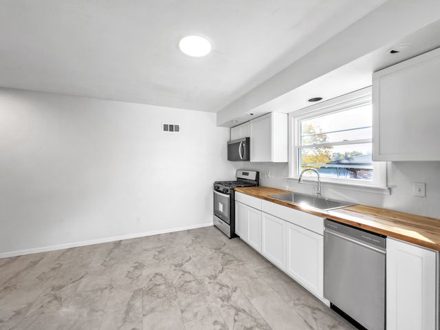 1304 Freeland Avenue, Calumet City, IL 60409