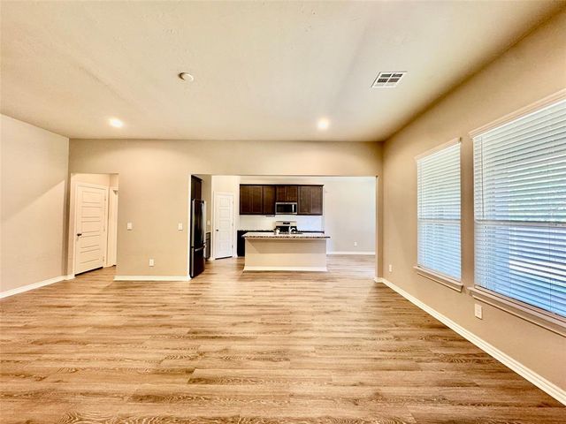 10901 SW 19th Street, Yukon, OK 73099