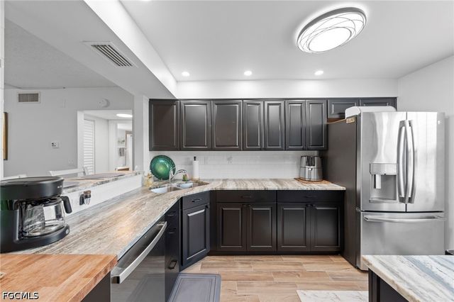 7104 Nantucket CIR 3, North Fort Myers, FL 33917