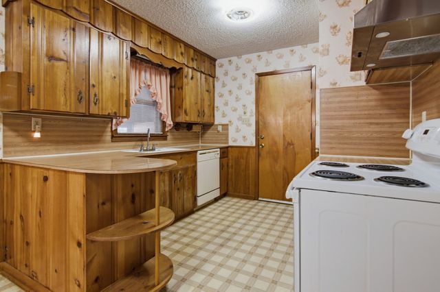 329 N Ash Avenue, Azle, TX 76020