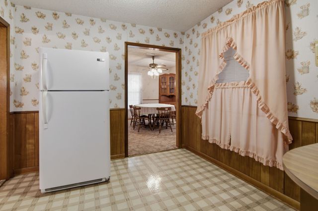 329 N Ash Avenue, Azle, TX 76020