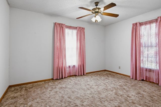 329 N Ash Avenue, Azle, TX 76020