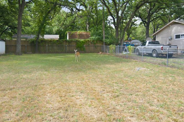 329 N Ash Avenue, Azle, TX 76020