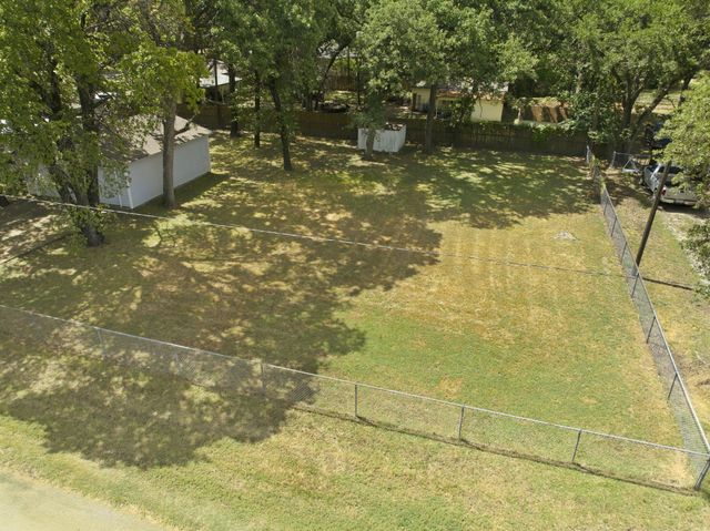329 N Ash Avenue, Azle, TX 76020