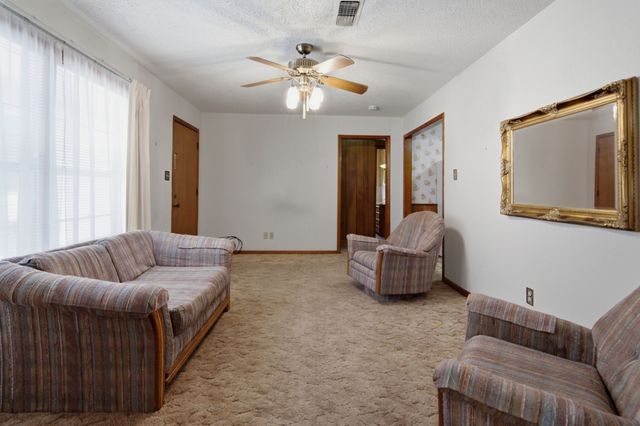 329 N Ash Avenue, Azle, TX 76020