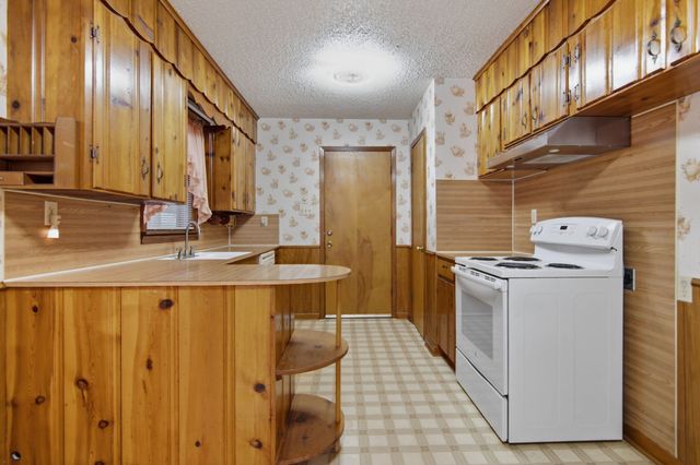 329 N Ash Avenue, Azle, TX 76020