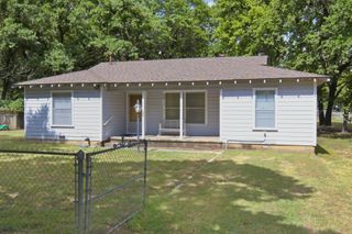 329 N Ash Avenue, Azle, TX 76020